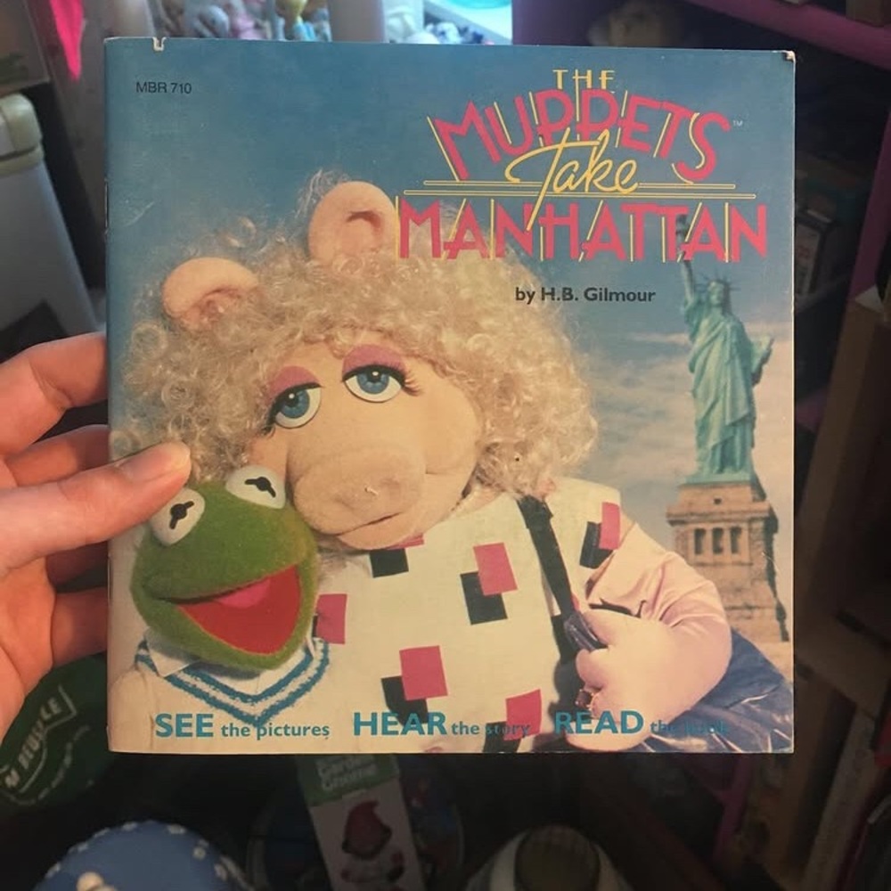 1984 The M U P P E T S take Manhattan 45 and book